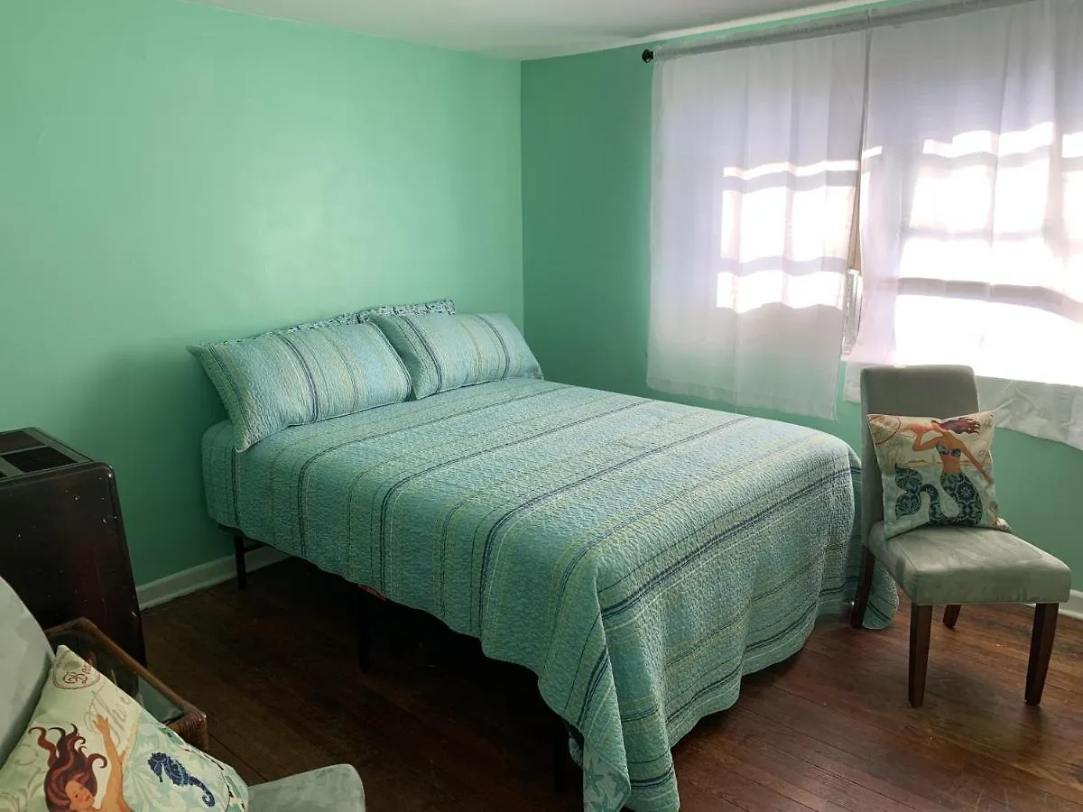 Beach Side Studio #4 Apts North Camellia Acres Apartment