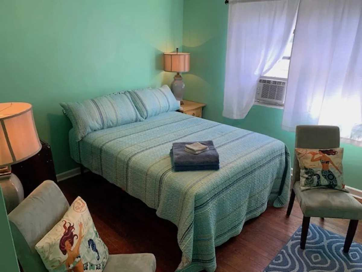 Beach Side Studio #4 Apts North Camellia Acres