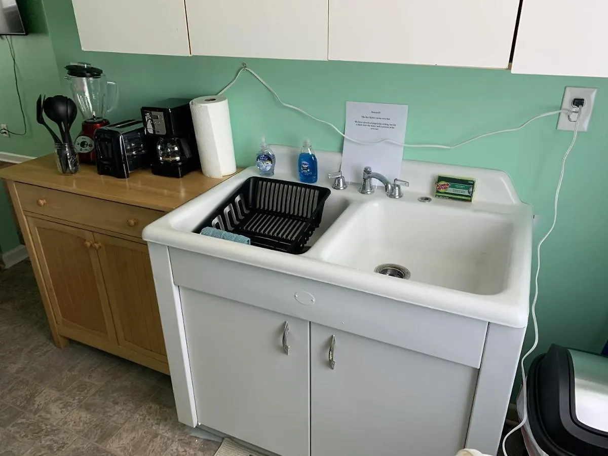 Beach Side Studio #4 Apts North Camellia Acres Apartment
