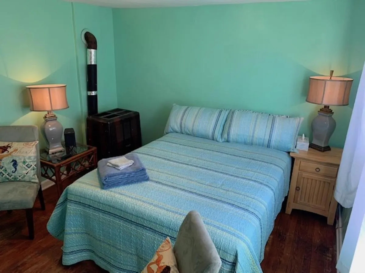 Beach Side Studio #4 Apts North Camellia Acres